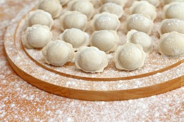 Ev yapımı mantı unlu görüntüsünü