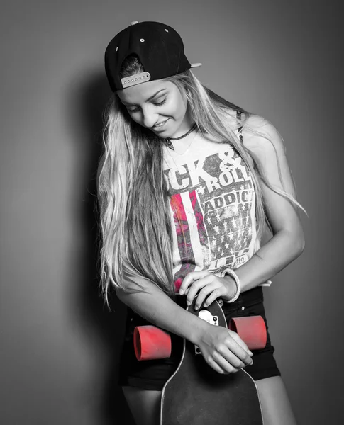 Skateboarder fille — Photo