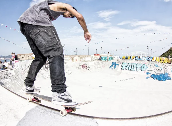 Dospívající skateboardisty, školení — Stock fotografie