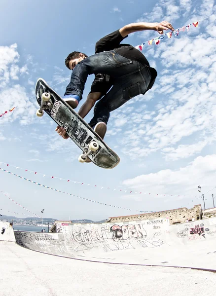 Teenager-Skateboarder beim Training — Stockfoto