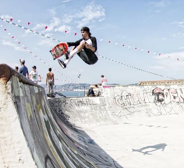 Εφηβική skateboarders κατάρτισης — Φωτογραφία Αρχείου