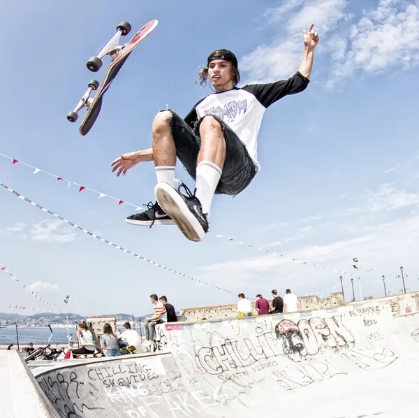 Dospívající skateboardisty, školení — Stock fotografie