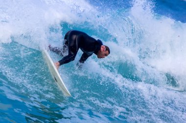 eylem Surfers