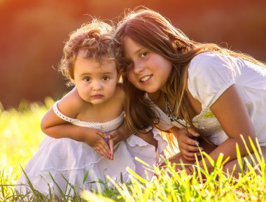 küçük kız kardeş