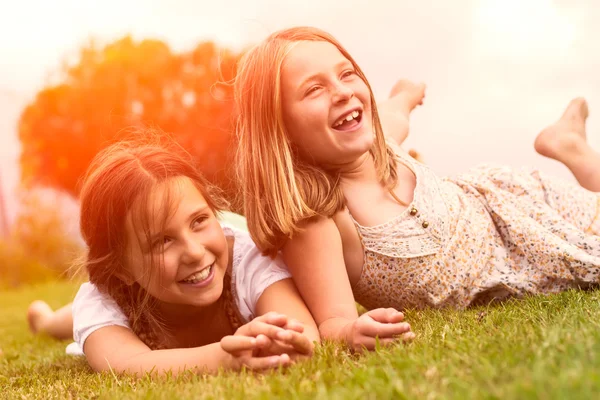 küçük kız kardeş