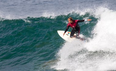 San Lorenzo plajda sörf atlet