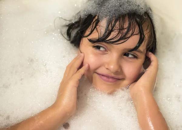 Little girl in the bathtub — Stock Photo, Image