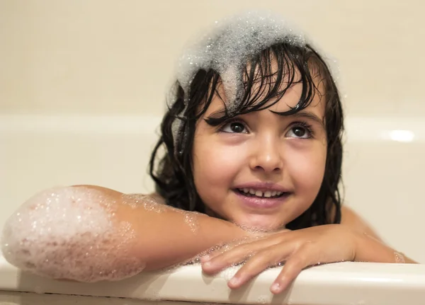 Little girl in the bathtub — Stock Photo, Image