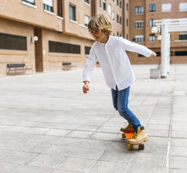 Çocuk pratik kaykay