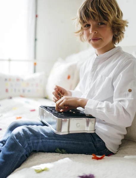 Schöner blonder Junge — Stockfoto