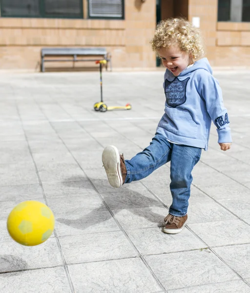 Little boy playing ball — Stock Photo, Image