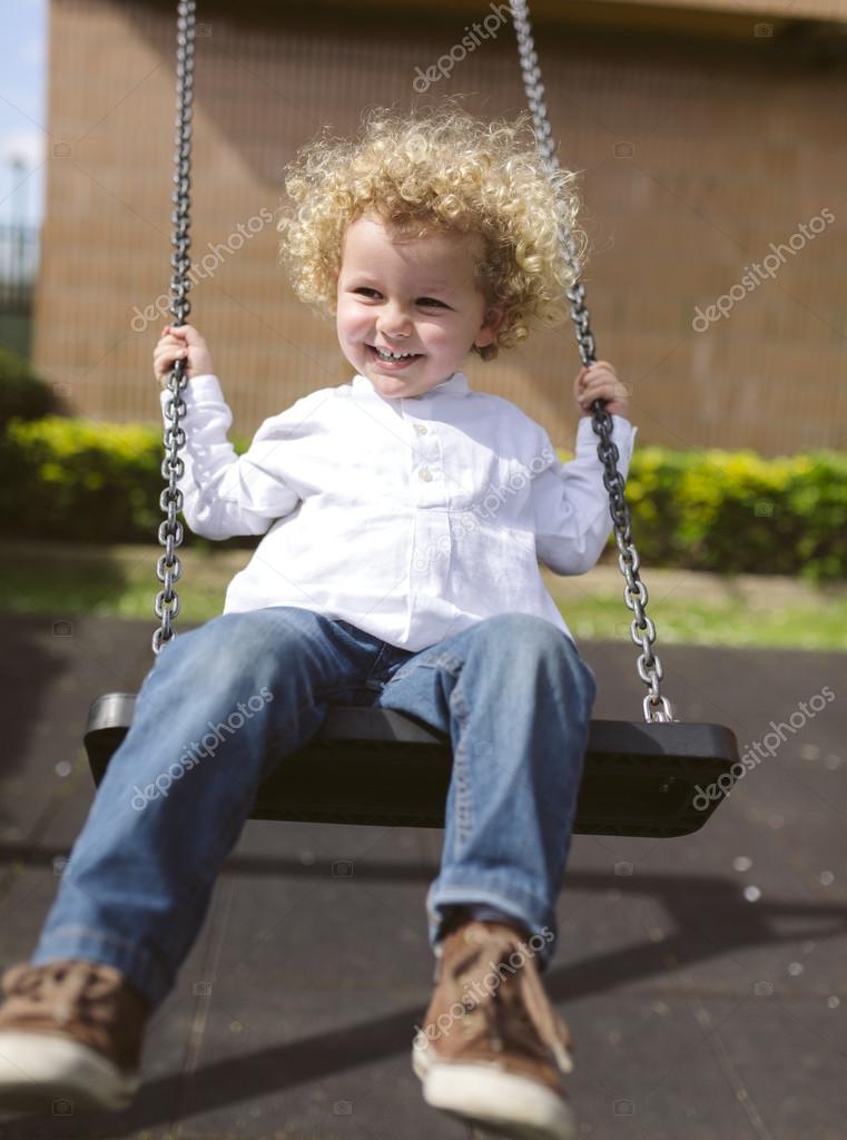 公園で金髪美少年 ストック写真 C Marcogovel