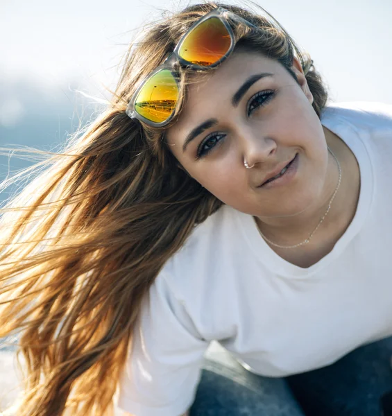 Teenage girl looking at camera — Stock Photo, Image