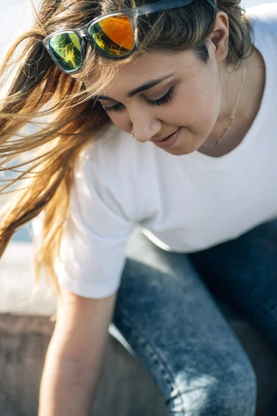 Teenage girl looking down — Stock Photo, Image