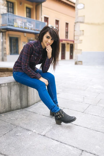 Beautiful young brunette woman — Stock Photo, Image