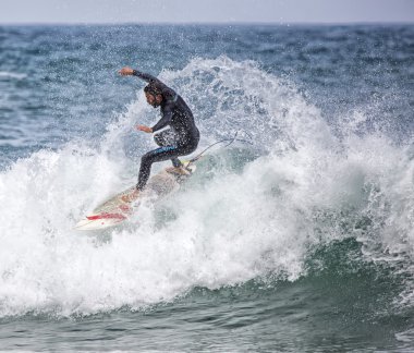 Sörfçü dalga eylem içinde