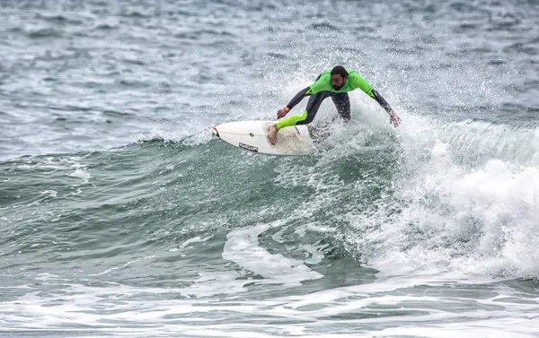 Surfer in actie op Golf — Stockfoto