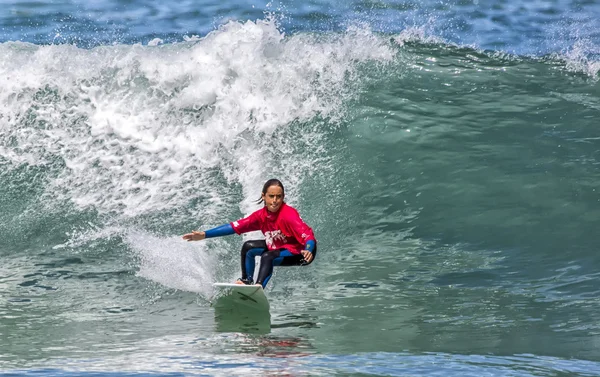 Surfista in azione sull'onda — Foto Stock