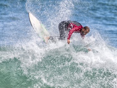 Sörfçü dalga eylem içinde