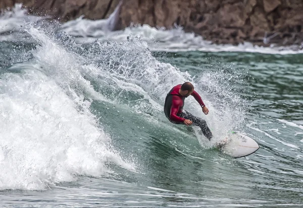 Surfista in azione sull'onda — Foto Stock
