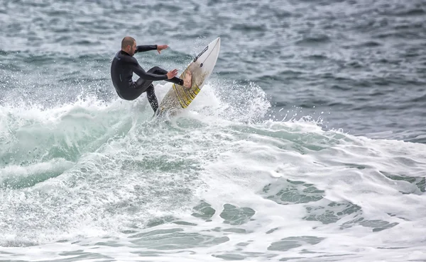 Surfista in azione sull'onda — Foto Stock