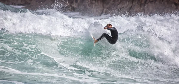 Surfer in action on wave — Stock Photo, Image