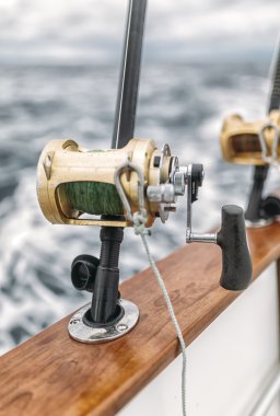 Çubuklar bir ton balığı Balıkçı teknesinde Balık tutma