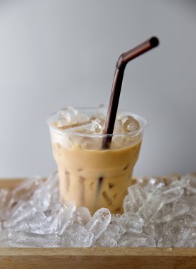 Buzlu soğuk kahve. 