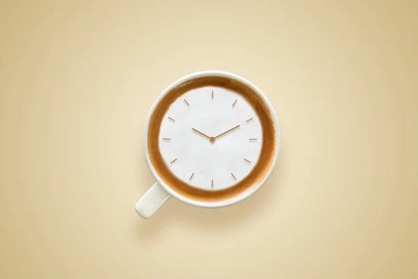 Kaffeezeit, Uhr Zeichnung auf Latte Art Kaffeetasse — Stockfoto