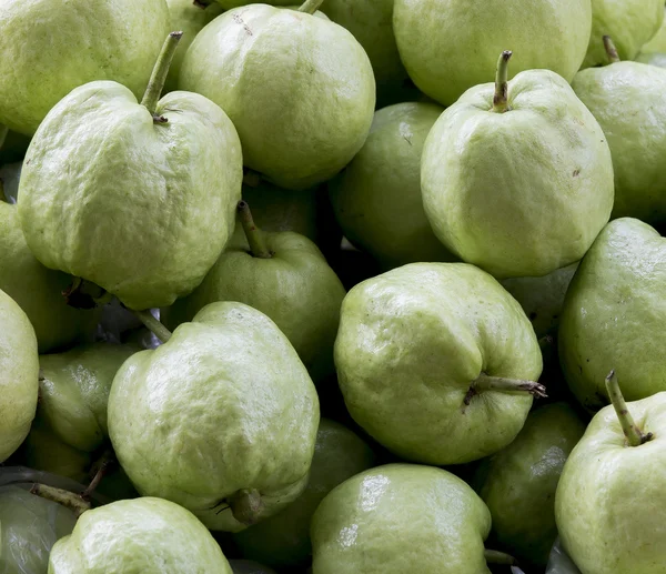 Pila de guayaba fresca en marco completo con plano de vista superior . — Foto de Stock