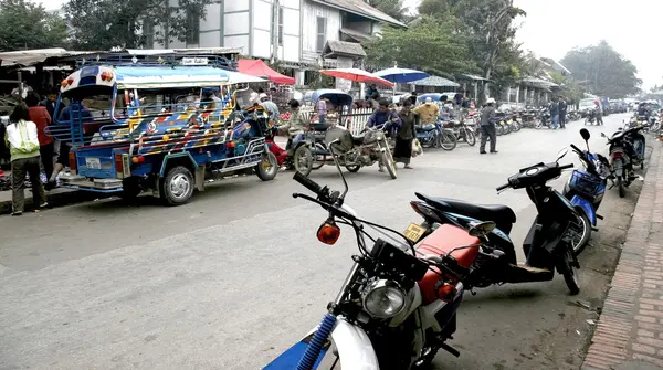 Νωρίς το πρωί στο Λάος τοπική αγορά στο Luang Prabang — Φωτογραφία Αρχείου