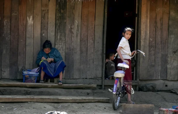 Laos hill tribe and needlework for sell to tourist — Stock Photo, Image