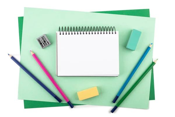 dokulu renkli kağıt üzerine çizim malzemeleri.