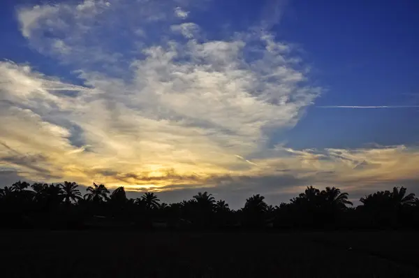 Solnedgång på landsbygden — Stockfoto