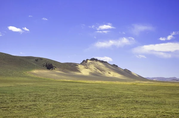 砂漠の真ん中に山脈 — ストック写真