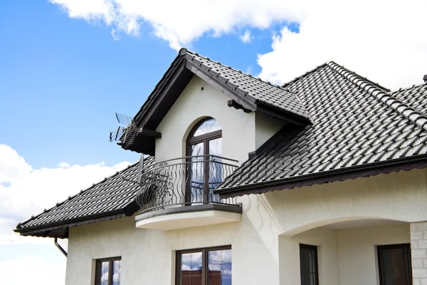 House with a Modern Roof Royalty Free Stock Photos