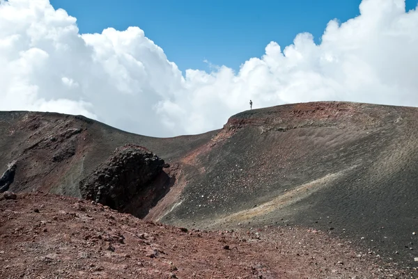 Hombre en el Monte Etna - Volcán —  Fotos de Stock