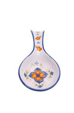 Süs kaşık dinlenme, beyaz arka plan üzerinde izole şablonlar, yemek pişirmek için. Mutfak aksesuarları.