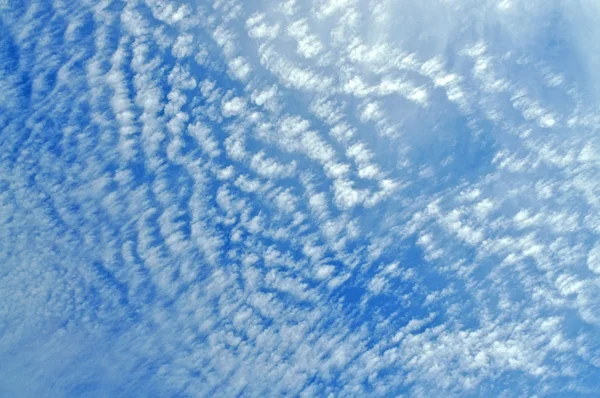 Mavi gökyüzü bulutlar closeup ile. Soyut. arka plan — Stok fotoğraf