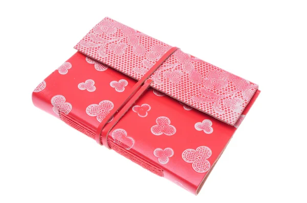 Beyaz arka plan üzerinde izole pembe deri notebook
