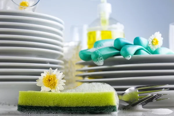 Washing glasses and plates — Stock Photo, Image