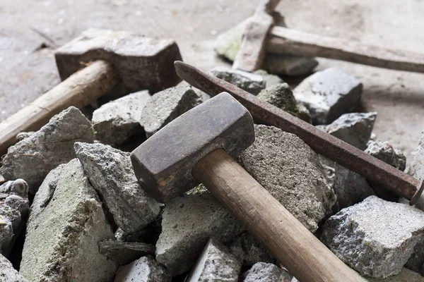 Concrete rubble debris with hammer — Stock Photo, Image