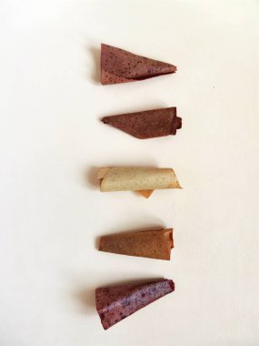 Ekmekli, saf meyveli pastil. Diyet vitamin ve vejetaryen yiyecekler. Farklı tatlar kavramı