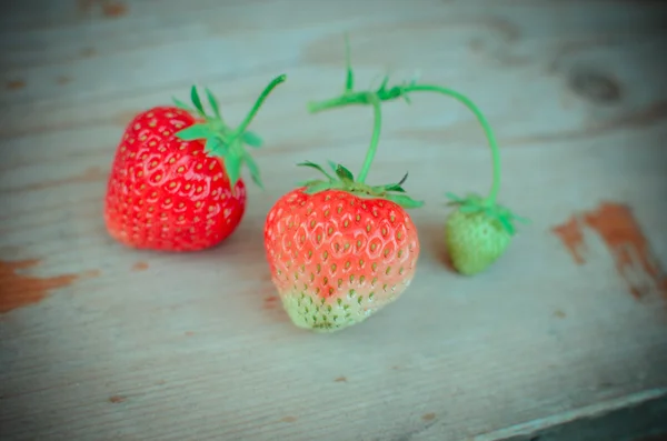 Strawberries on the wood backgrounds — Stock Photo, Image