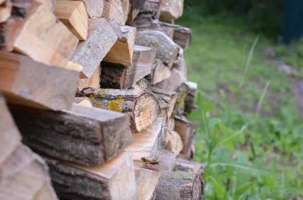 Natural wooden background - closeup of chopped firewood — Stock Photo, Image