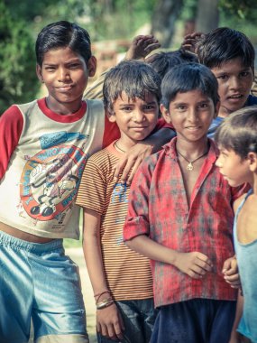 Amroha, Uttar Pradesh, Hindistan - 2011: Hindistan slams smilimg çocuklarının