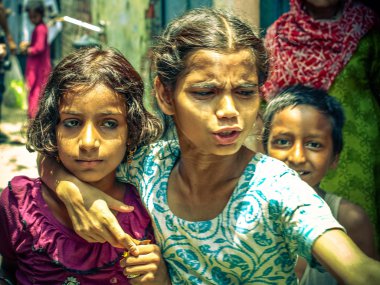 Amroha, Utter Pradesh, Hindistan - 2011: tanımlanamayan yoksul insanlar kenar mahallede yaşayan