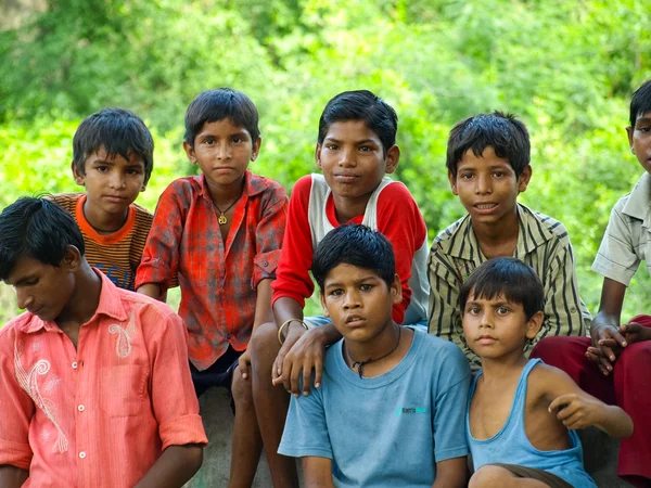 Amroha, Uttar Pradesh, India - 2011: Indiase kinderen van slams smilimg — Stockfoto