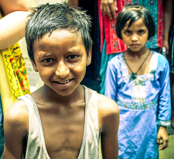 Amroha, Utter Pradesh, Hindistan - 2011: tanımlanamayan yoksul insanlar kenar mahallede yaşayan