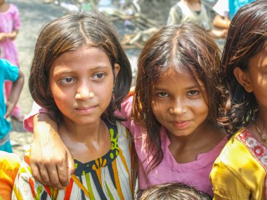 Amroha, Utter Pradesh, Hindistan - 2011: tanımlanamayan yoksul insanlar kenar mahallede yaşayan